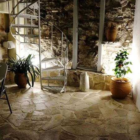 George Studio Athens Luaran gambar