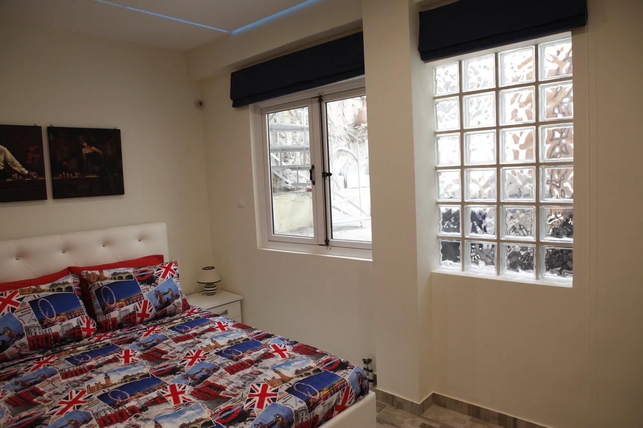 George Studio Athens Luaran gambar