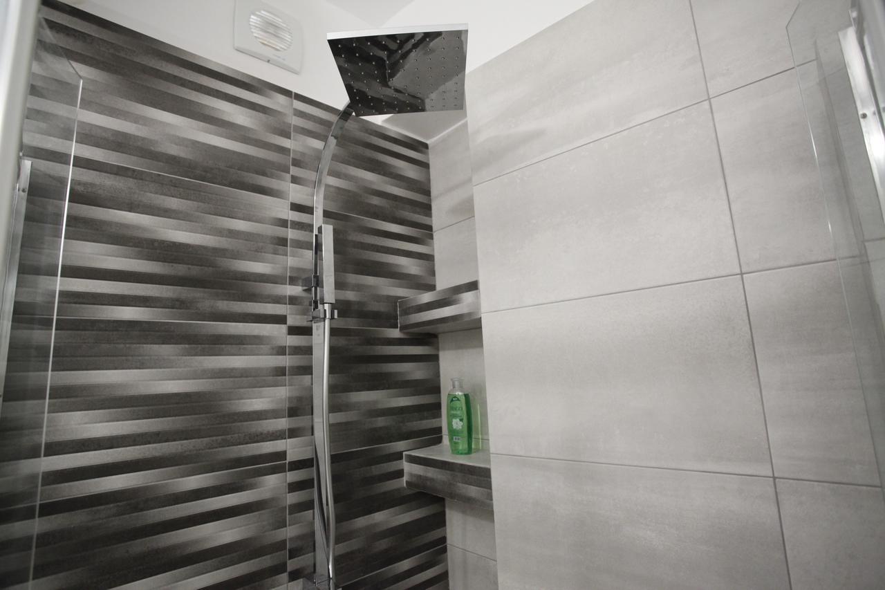 George Studio Athens Luaran gambar