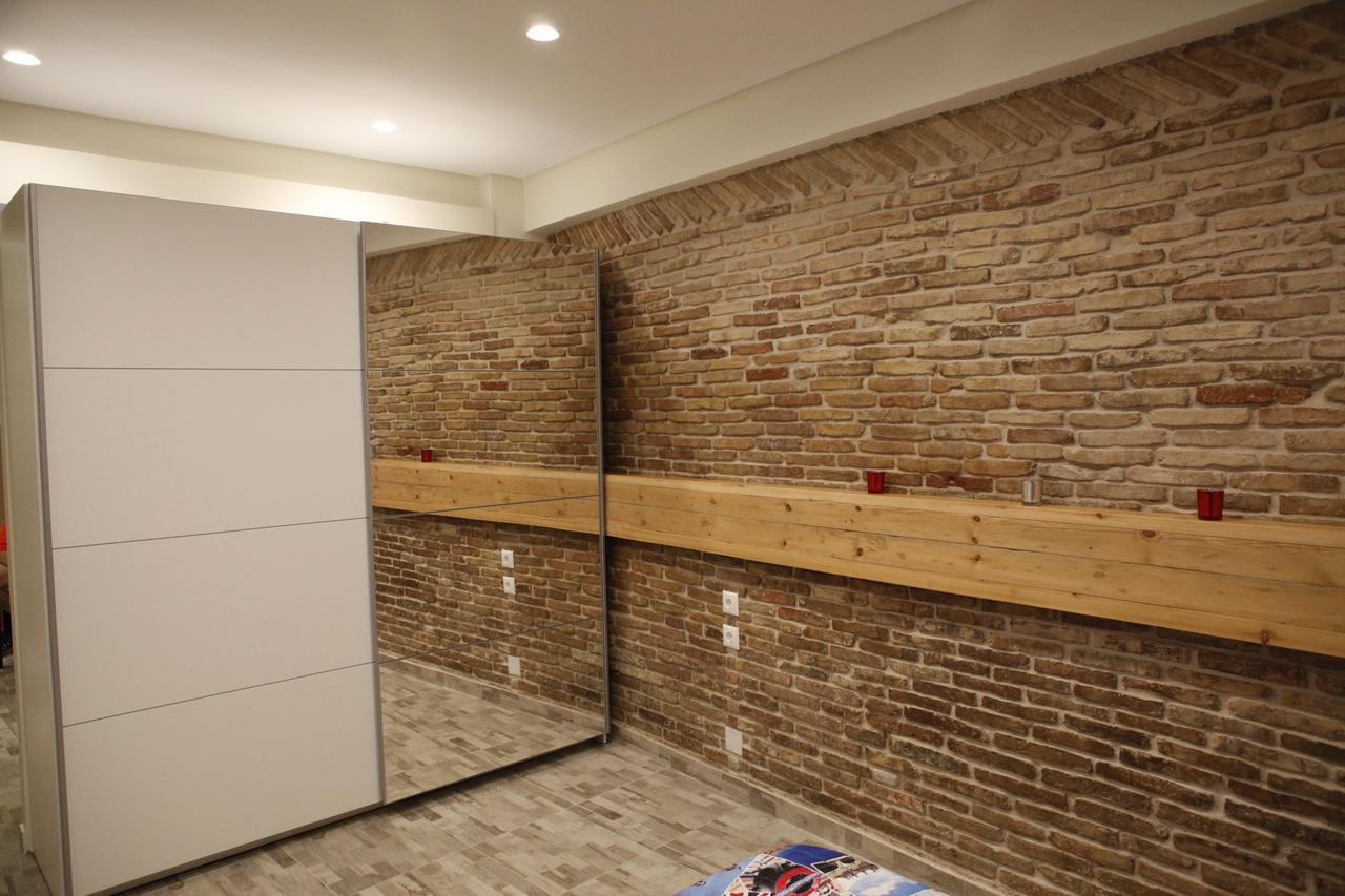 George Studio Athens Luaran gambar