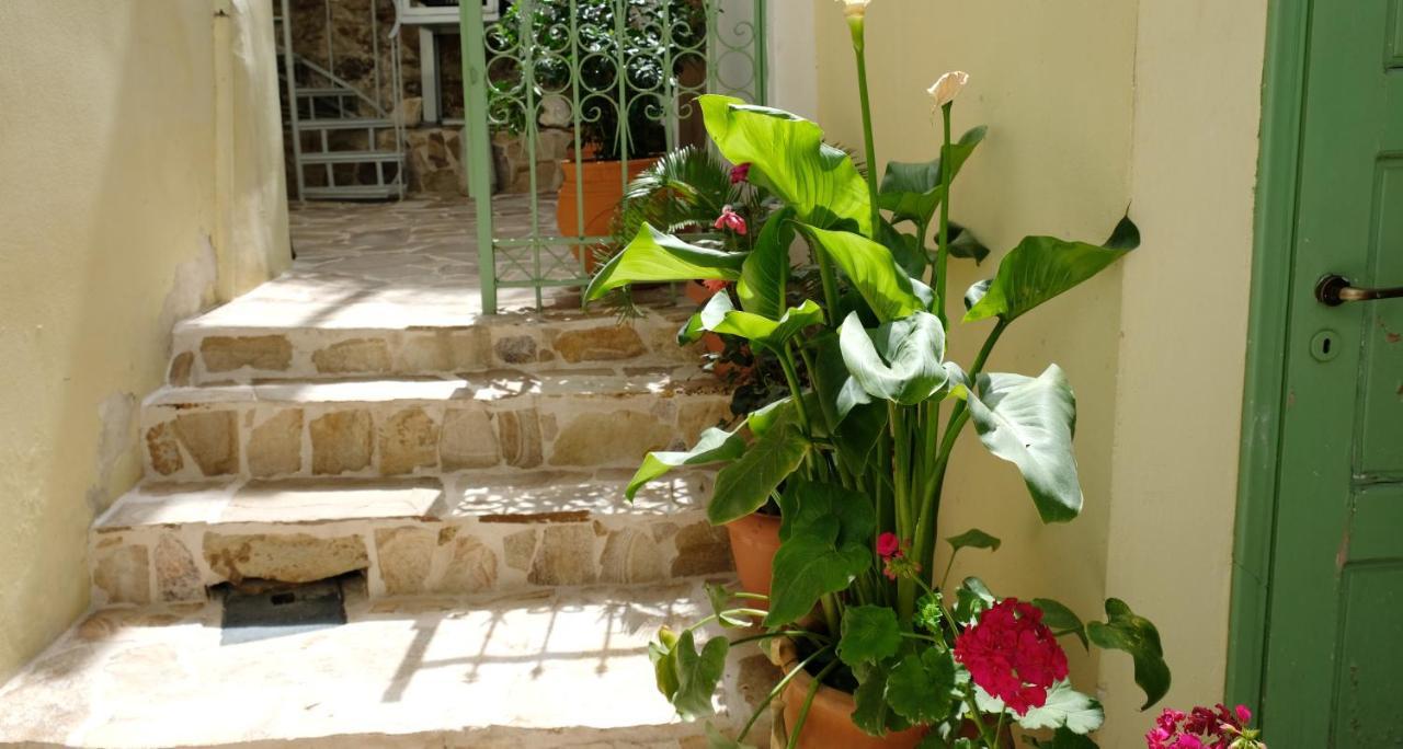 George Studio Athens Luaran gambar