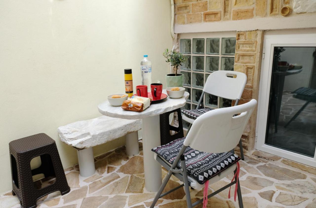 George Studio Athens Luaran gambar