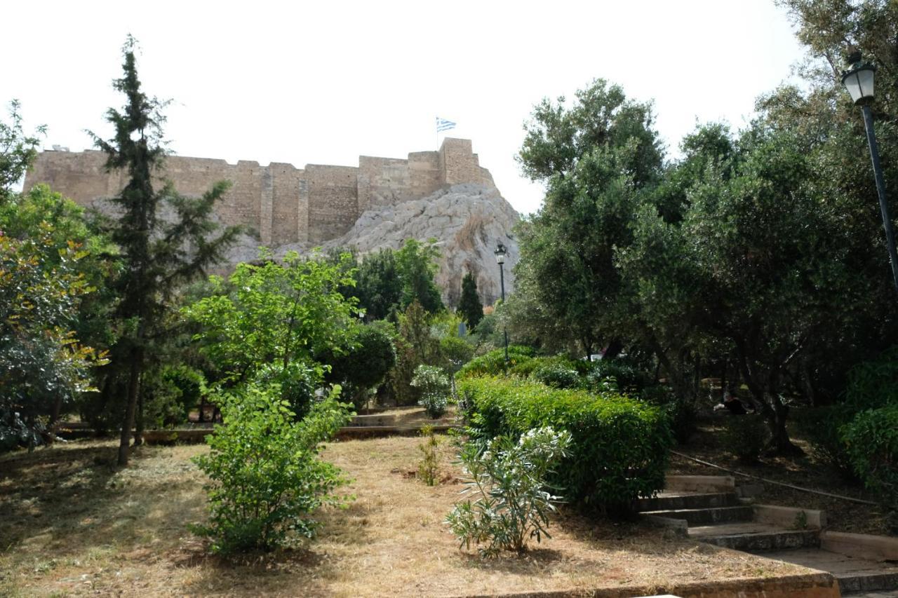 George Studio Athens Luaran gambar
