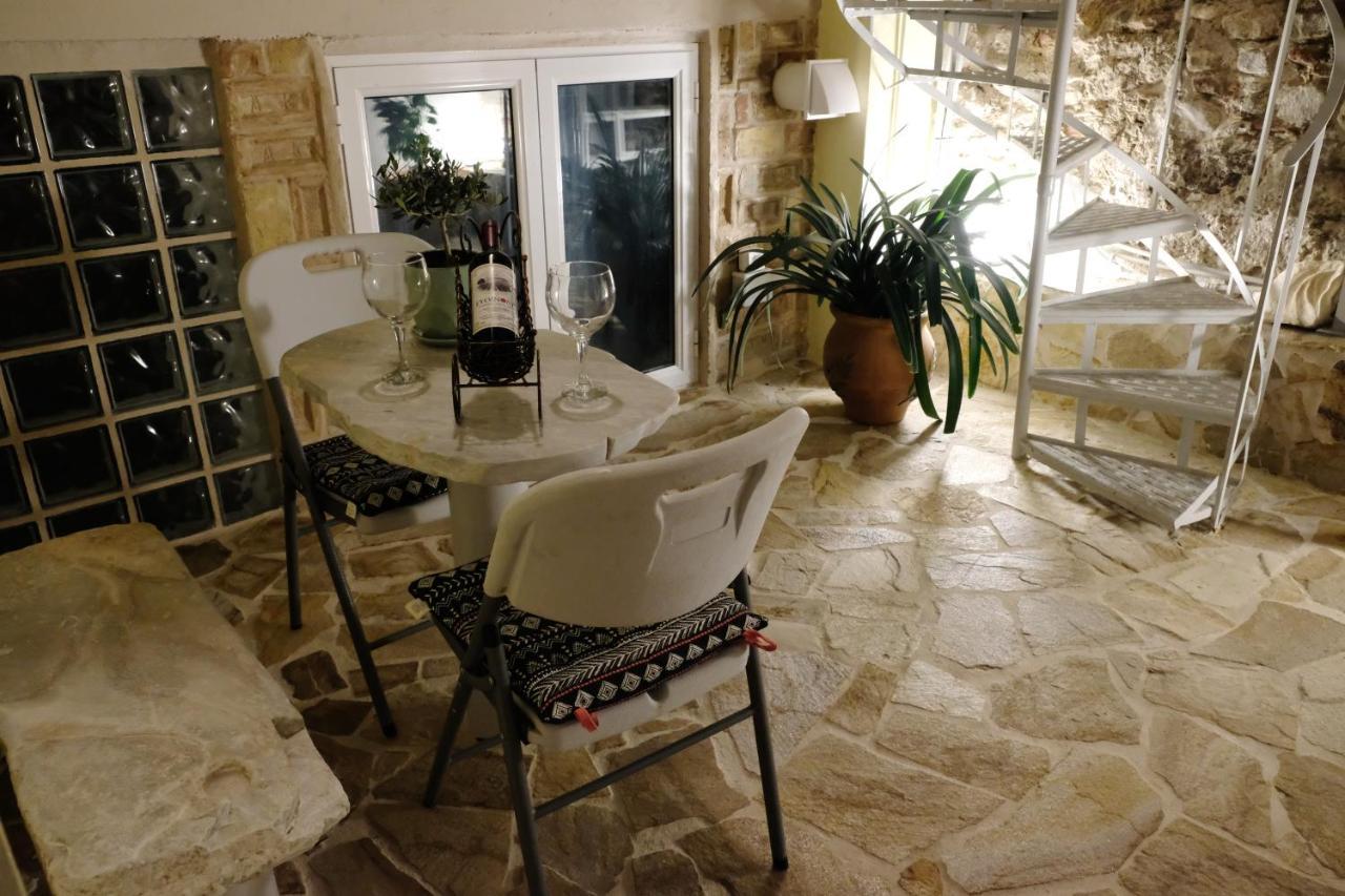 George Studio Athens Luaran gambar